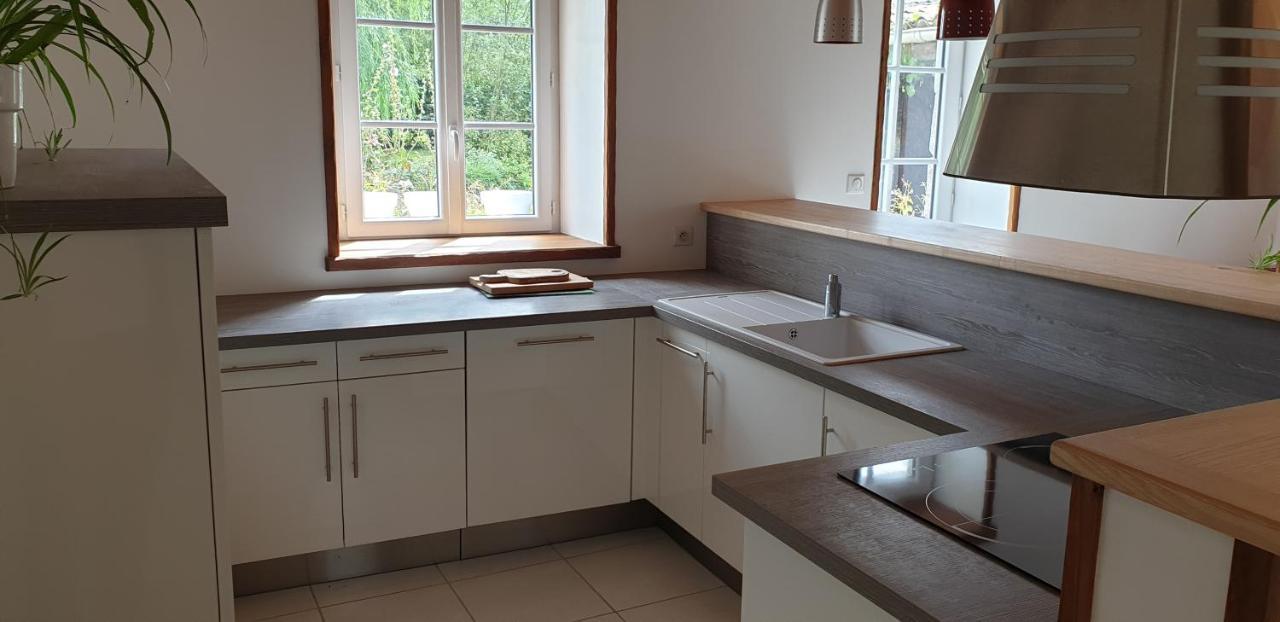 La Maison Pres Du Ruisseau Fenioux  エクステリア 写真